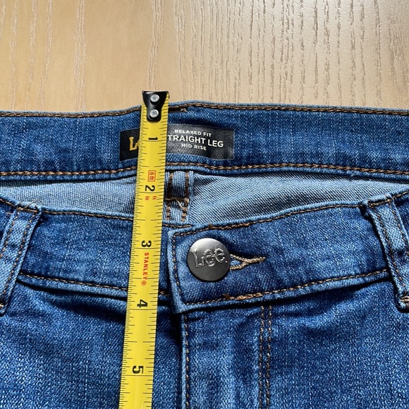 Lee Relaxed Fit. Straight Leg. Mid Rise size 10 /16 waist/38Long - Picture 6 of 13